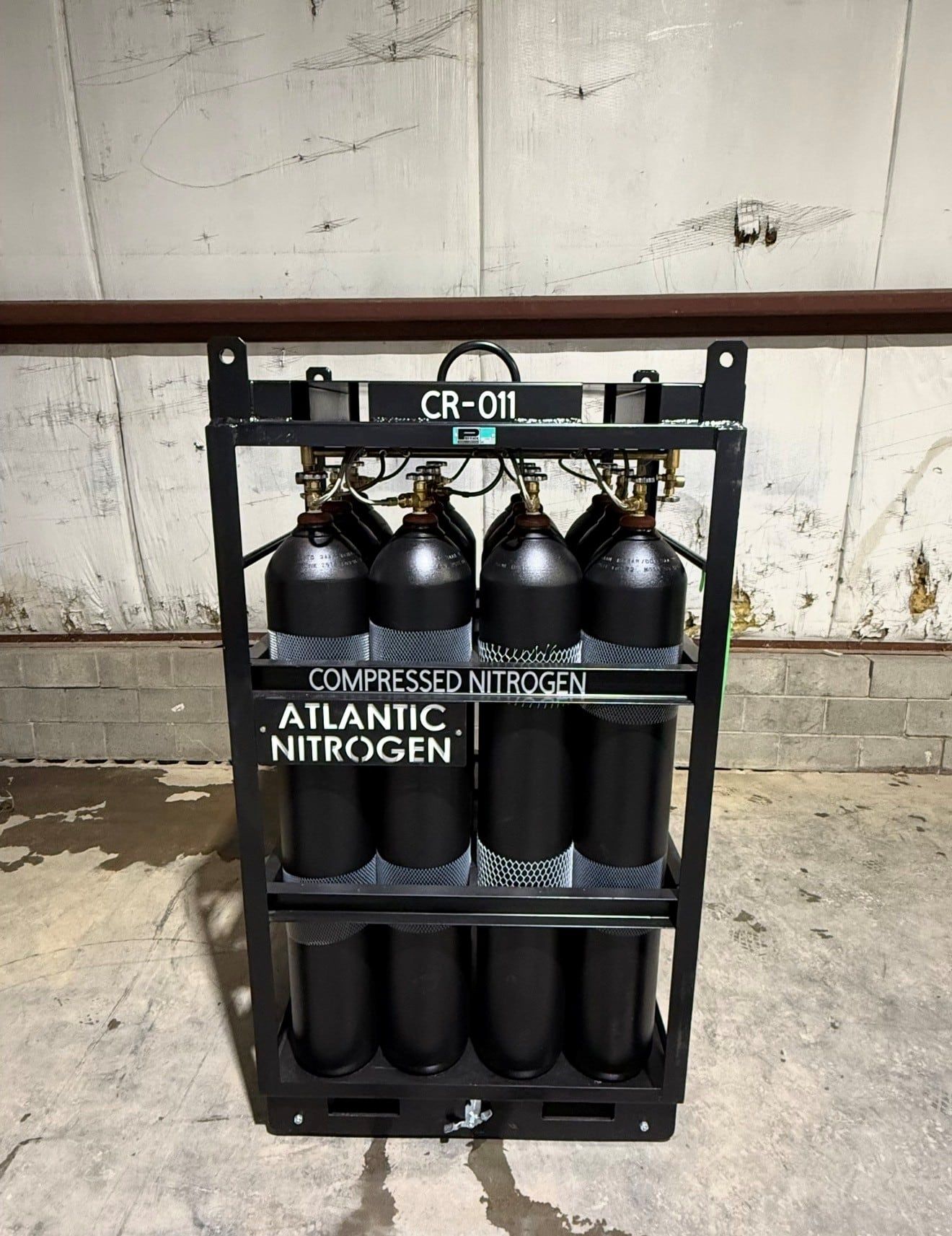 Atlantic Nitrogen compressed nitrogen 12 pack, twelve cylinders manifolded in a steel rack
